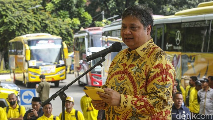 Hindari Macet, Mudik Bareng Golkar Berangkat Lebih Awal Kloter pertama rombongan Mudik Gratis Bareng Golkar diberangkatkan hari ini, Rabu (12/4/2023). Keberangkatan dijadwalkan lebih awal dari periode cuti bersama Idul Fitri 1444 H untuk mengurangi kemacetan.