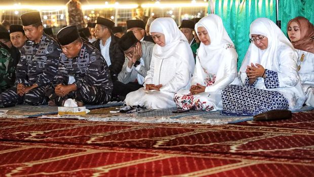 Ikhtiar Gubernur Khofifah menjemput malam lailatul qadr.