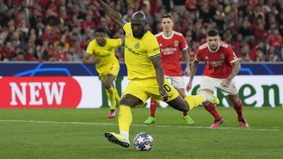 Inter Milan Perkasa di Markas Benfica