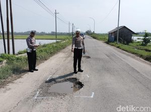 Hati-hati! Jalur Pantura Tuban Masih Banyak Berlubang Jelang Lebaran 2023