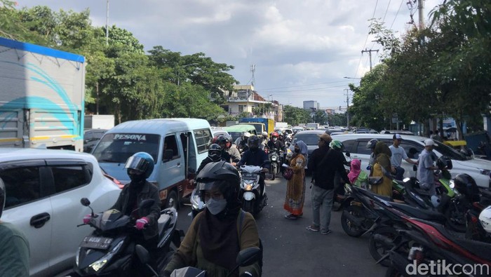 jalan bubutan macet