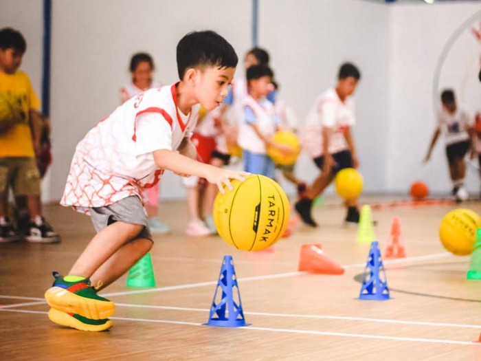 Jan Ethes saat berlatih bola basket bersama Humble Basketball Academy Solo.