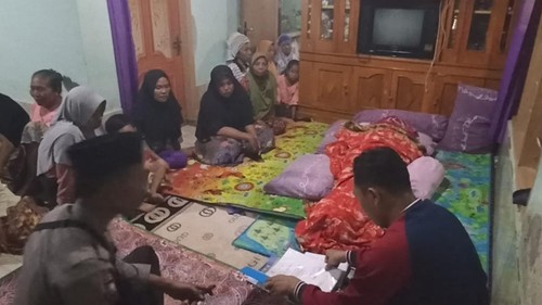 Jenazah pria asal Dusun Peresak II, Desa Bebuak, Kecamatan Kopang, Kabupaten Lombok Tengah, NTB, yang ditemukan tewas di sawah, Selasa (11/4/2023).