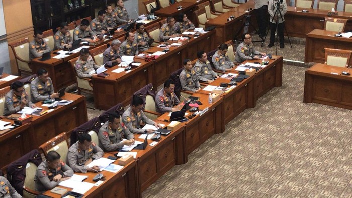 Kapolri Jenderal Listyo Sigit Prabowo dalam rapat kerja Komisi III DPR RI, Rabu (12/4/2023).
