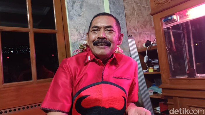 Ketua DPC PDIP Kota Solo FX Hadi Rudyatmo ditemui di kediamannya, Selasa (11/4/2023) malam.