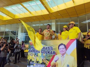 Airlangga Lepas 10 Bus Mudik Gratis Golkar, 500 Pemudik Berangkat