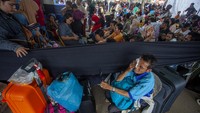 Selain itu kapasitas KM Dorolonda juga ditambah dari 2.155 menjadi 3.141 orang untuk keberangkatan pada masa angkutan laut lebaran.  