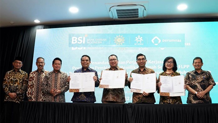 Direktur Sales & Distribution BSI Anton Sukarna, Komisioner BP Tapera Adi Setianto, Direktur Utama BSI Hery Gunardi, Ketua PP Muhammadiyah Muhadjir Effendy, Ketua MEBP PP Muhammadiyah Arif Budimanta, Deputi Komisioner Pemanfaatan Dana BP Tapera Ariev Baginda Siregar, Direktur Pemasaran PT. Perumnas (Persero) Tambok Setyawati, dan Ketua Majelis Dikdasmen PP Muhammadiyah Didik Suhardi.