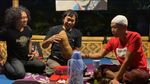 Kocak! Kekonyolan Komeng Saat Jualan Pecel Ayam Kaki Lima