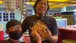 Kocak! Kekonyolan Komeng Saat Jualan Pecel Ayam Kaki Lima