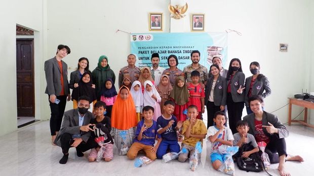 Kegiatan belajar bahasa Inggris gratis di Muara Angke