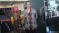 Wakil Ketua KPK lainnya, Nurul Ghufron, kemudian menyusul tiba di lokasi dan langsung memasuki gedung.