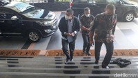 Seperti diketahui, Dewas KPK akan memeriksa para pimpinan KPK terkait kasus Brigjen Endar. Kelima pimpinan KPK yang dijadwalkan diperiksa hari ini ialah Ketua KPK Firli Bahuri dan empat wakilnya, yaitu Alexander Marwata, Johanis Tanak, Nawawi Pomolango, serta Nurul Ghufron.