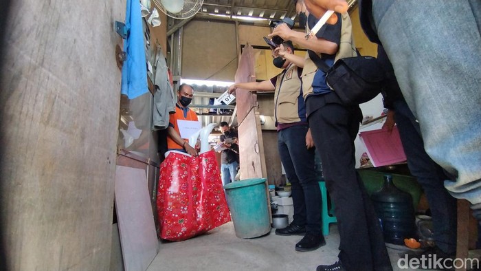 Mayat dalam tas gresik