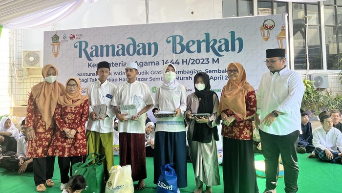 Yaqut Hadiri Pembukaan Acara Santunan Yatim Kemenag