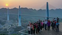 Jembatan Pingtang mengurangi waktu perjalanan antara Pingtang dan Luodian dari yang awalnya lebih dari dua setengah jam menjadi sekitar satu jam. (Qu Honglun/VCG/Getty Images)  