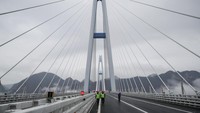 Total 1,5 miliar yuan (sekitar US$ 215 juta) diinvestasikan untuk membangun jembatan ini. (TPG/Getty Images)  