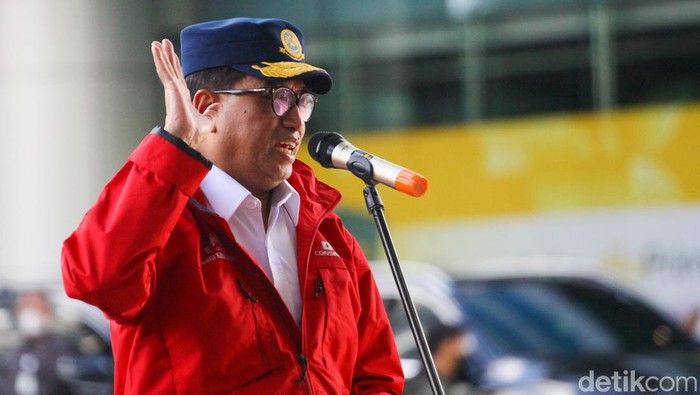 Menhub dan Kakorlantas Lepas Tim Liputan Mudik Transmedia Menhub Budi Karya Sumadi dan Kakorlantas Polri Irjen Firman Santyabudi melepas tim liputan mudik Transmedia. Pelepasan dilakukan di Gedung Transmedia, Jakarta, Rabu (12/4/2023).