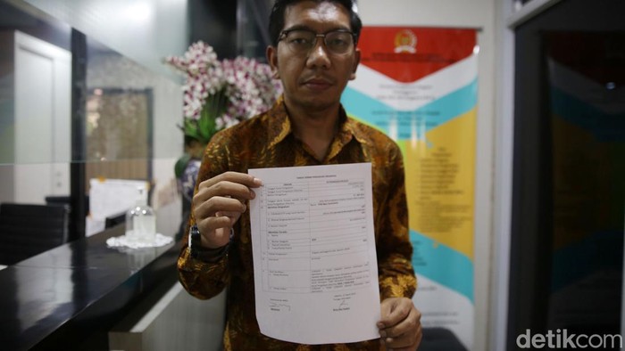 Indonesia Corruption Watch (ICW) melaporkan 55 anggota DPR ke Mahkamah Kehormatan Dewan (MKD) DPR.