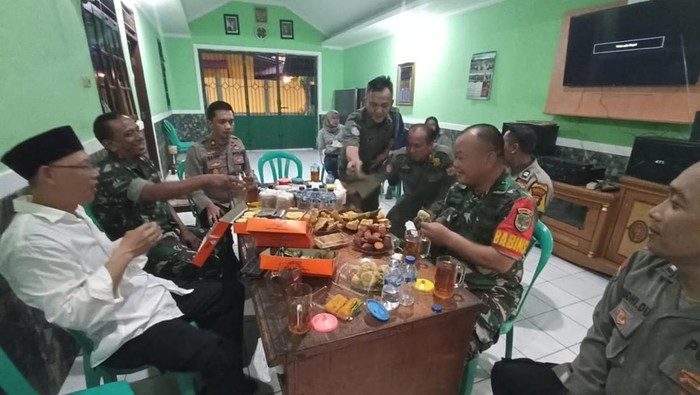 Momen Polsek Setiabudi dan TNI buka bersama