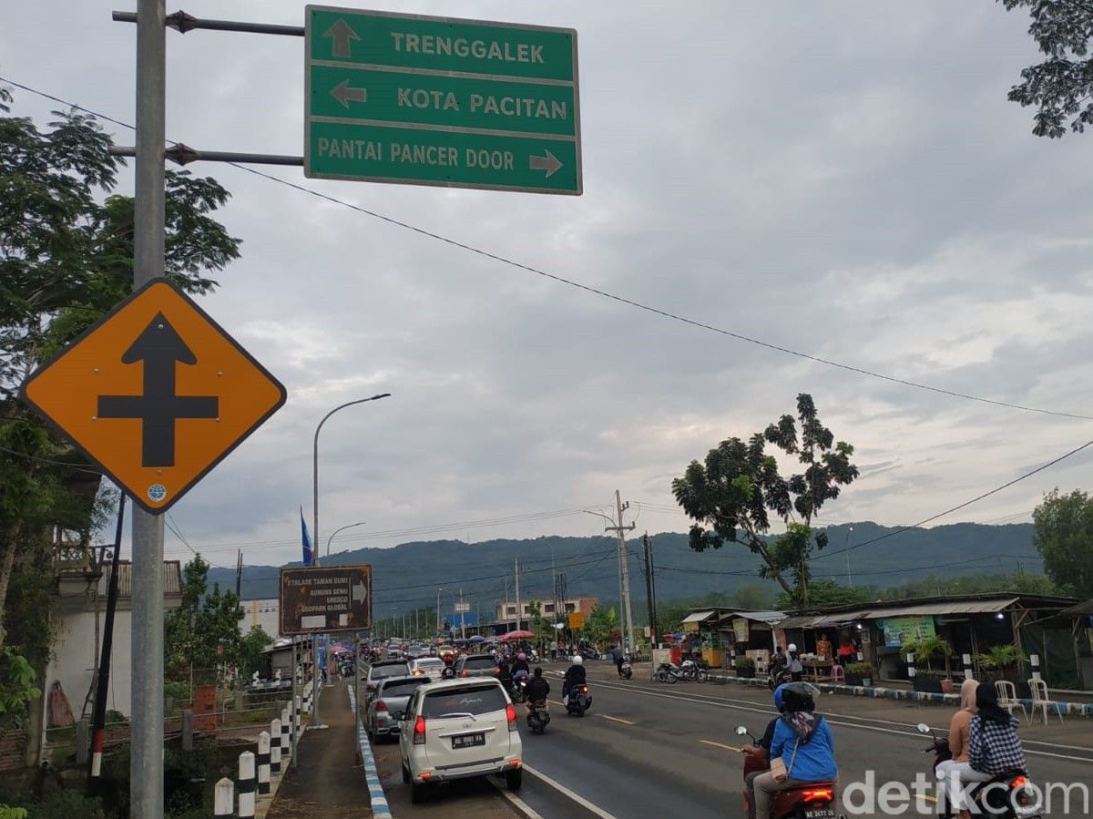 Ngabuburit di JLS Pacitan ditemani pemandangan yang ciamik