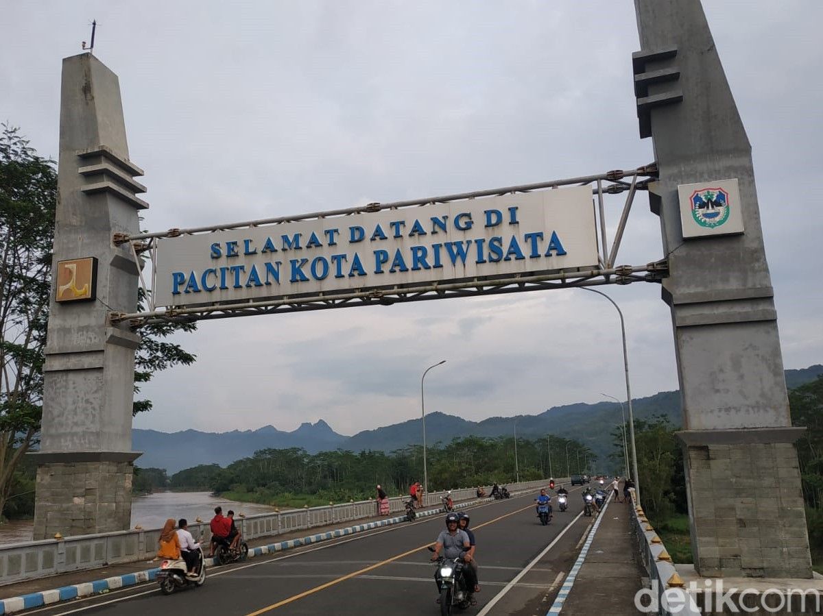 Ngabuburit di JLS Pacitan ditemani pemandangan yang ciamik