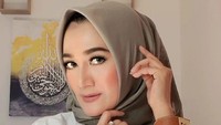 Saya mengira awalnya, ya sudahlah menerima keadaan jadi ibu rumah tangga karena pada saat itu memang suami saya menginginkan saya untuk menjadi ibu rumah tangga, buka Nini Carlina dikutip dari Rumpi, Trans TV, Minggu (10/5/2026). (Foto: Instagram @ninicarlina_real)