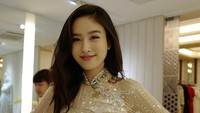 Bernama asli Saknarin Marnyaporn, Nong Poy dulunya lahir sebagai seorang laki-laki. Namun, di usia 17 tahun, ia memutuskan untuk mengubah gendernya menjadi perempuan. (Foto: Instagram @poydtreechada)