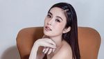 10 Potret Transgender Tercantik Nong Poy saat Gadis, Mirip Sandra Dewi!