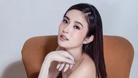 Sosok Nong Poy sempat viral setelah kabar dirinya dilamar oleh seorang crazy rich Thailand tersebar di media sosial. (Foto: Instagram @poydtreechada)