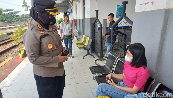 Pemudik mulai datangi Stasiun Kereta Api Pagaden, Subang.