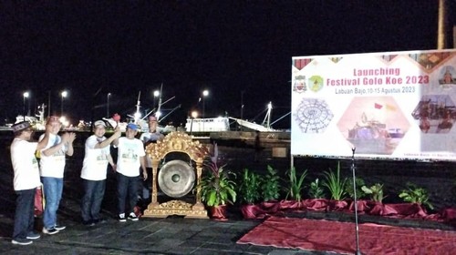 Pemukulan Gong Launching Festival Golo Koe 2023 di Waterfront Marina Labuan Bajo, Selasa (11/4/2023) (Ambrosius Ardin)