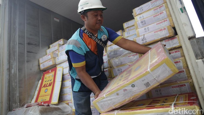 Hari ini Rabu (12/4/2023), Perum Bulog telah menerima pengiriman tahap pertama 18.000 daging kerbau beku impor. Daging kerbau tersebut berasal dari India.