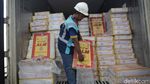 Penampakan 18.000 Ton Daging Kerbau Impor Tiba di Tanjung Priok
