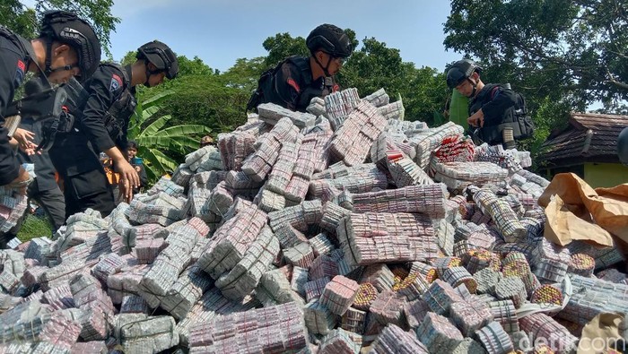 Petasan yang dimusnahkan polisi di Indramayu.