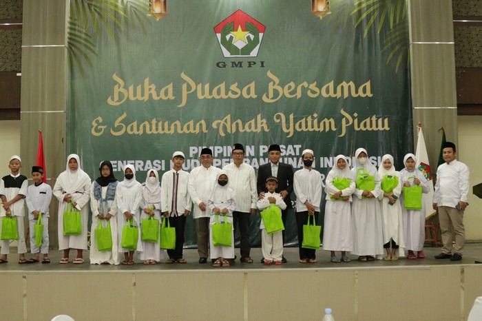 Pimpinan Pusat Generasi Muda Pembangunan Indonesia (PP GMPI) menggelar buka puasa bersama dan santunan anak yatim piatu.