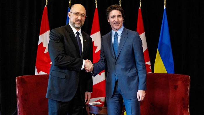 Ukraines Prime Minister Denys Shmyhal shakes hands with Canada’s Prime Minister Justin Trudeau in Toronto, Ontario, Canada April 11, 2023. REUTERS/Carlos Osorio