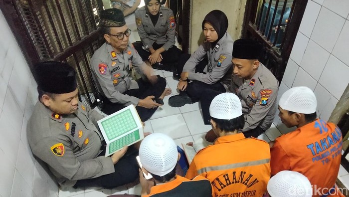 polisi tahanan tadarus selawat