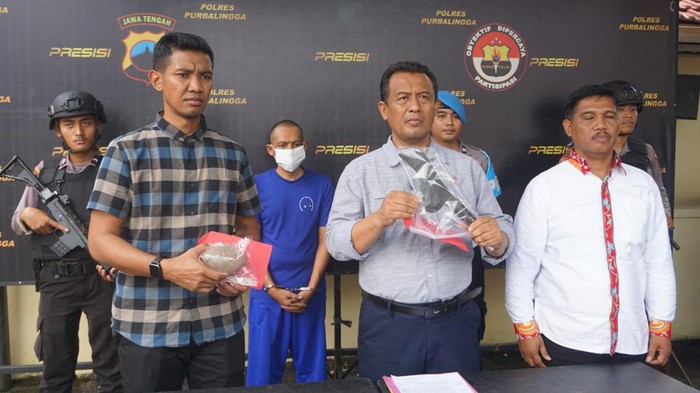 Polres Purbalingga jumpa pers kasus pembacokan, Rabu (12/4/2023).