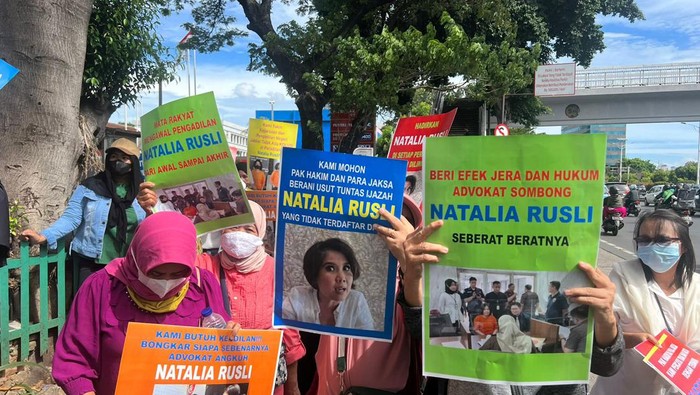 Potret Massa Geruduk PN Jakbar