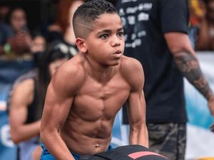 Penampilan Bocah Mini-Hulk, Sudah Berotot di Usia 12 Tahun