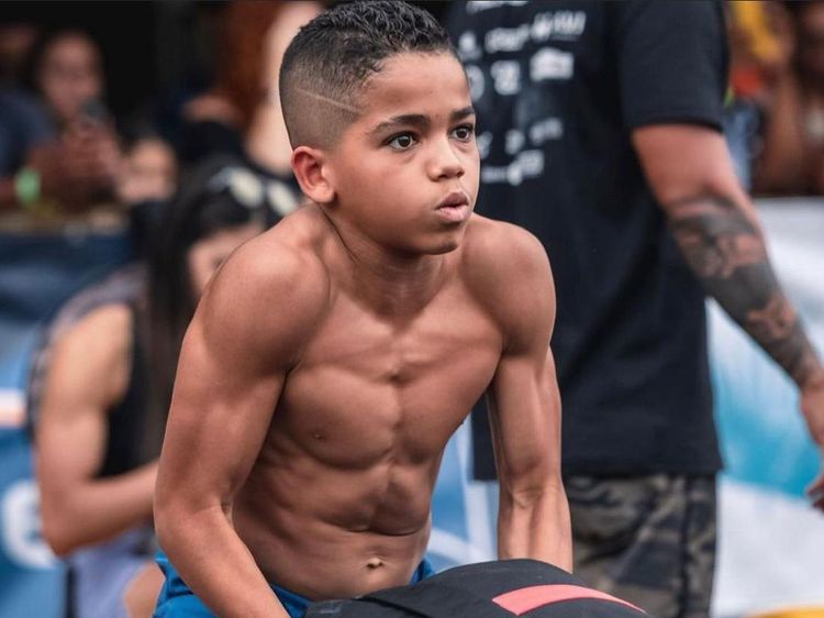 7 Potret Mini Hulk, Bocah 12 Tahun Asal Brasil Tubuhnya Sekekar Ini