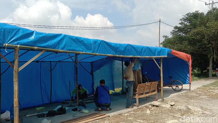 Potret warung bambu sederhana yang siap menyambut pemudik Potret warung bambu sederhana yang siap menyambut pemudik