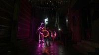 Dengan lampu led itu, ia akhirnya menyala dalam kegelapan malam.  