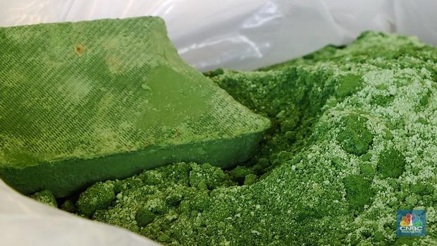 Produk MHP produk turunan nikel ore di Pulau Obi (CNBC Indonesia/Suhendra)