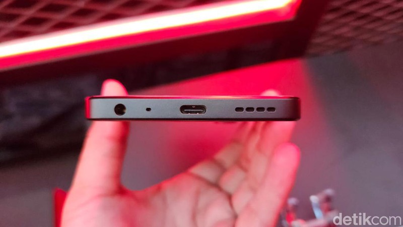 Realme 10 Pro 5G Coca-Cola Edition