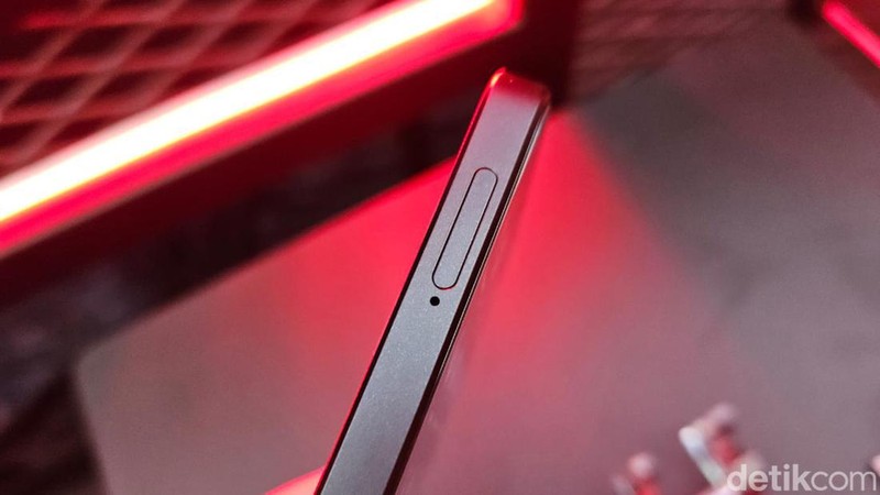 Realme 10 Pro 5G Coca-Cola Edition