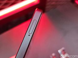 Menggenggam Realme 10 Pro 5G Coca-Cola Edition Harga Rp 5 Juta