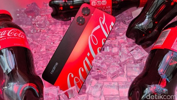 Menggenggam Realme 10 Pro 5G Coca-Cola Edition Harga Rp 5 Juta