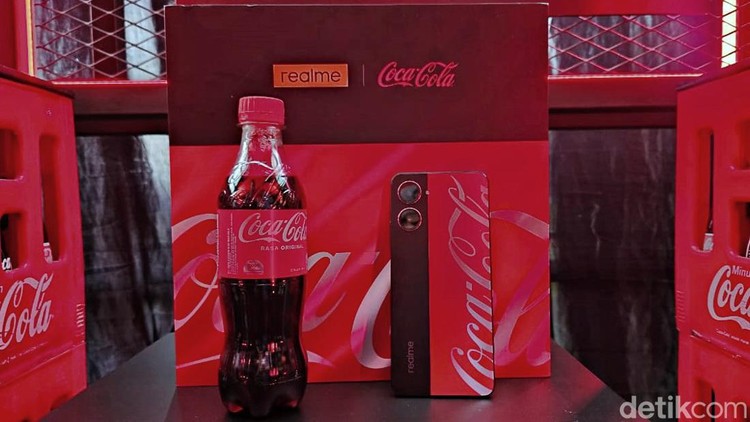 Realme 10 Pro 5G Coca-Cola Edition
